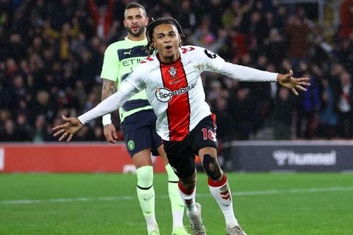 Man.City bị loại sốc ở cúp Liên đoàn, 'cờ' về tay Man.United