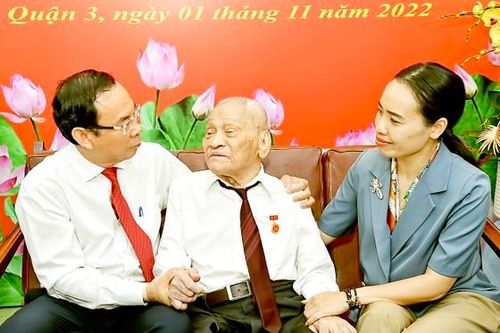 Hôm nay, tiễn đưa đồng chí Nguyễn Thọ Chân về nơi an nghỉ cuối cùng
