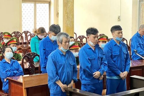 66 năm tù cho nhóm đối tượng buôn lậu hơn 200.000 tấn đường
