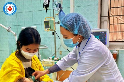 Cắt bỏ thành công kén khí phổi cho bệnh nhi 13 tháng tuổi