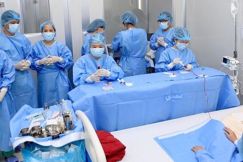 Ghép tế bào gốc cứu sống bé 5 tuổi bị u nguyên bào thần kinh