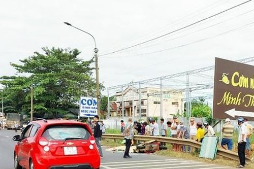 Ô tô va chạm với xe máy, 2 người tử vong