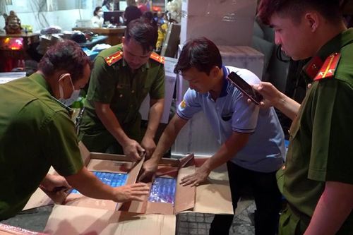 Công an TP Hồ Chí Minh phát hiện 5.000 bao thuốc lậu không rõ nguồn gốc