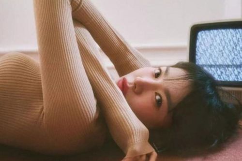 Song Hye Kyo lột xác với hình ảnh trẻ trung, táo bạo sau khi bị chê già chát ở tuổi 41