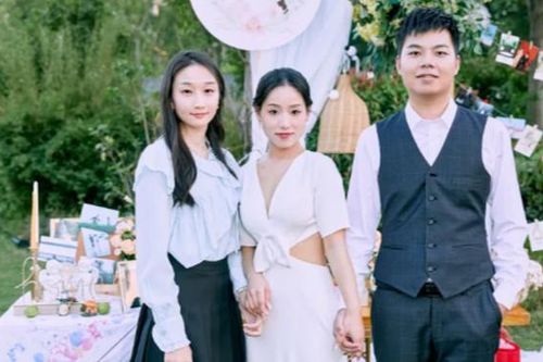 Đám cưới dành cho 50 khách, không khí như một buổi dã ngoại