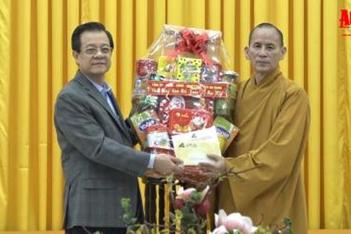 Bí thư Tỉnh ủy An Giang Lê Hồng Quang thăm, chúc Tết Ban Trị sự Giáo hội Phật giáo Việt Nam tỉnh và các doanh nghiệp tiêu biểu