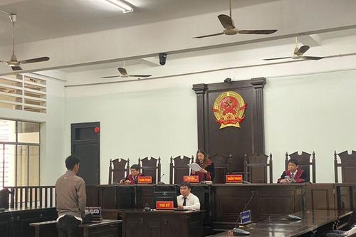2 nhân viên khách sạn đánh lộn, 1 người vào tù
