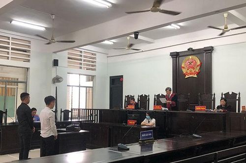 Giảm án cho 2 bị cáo tham gia gây náo loạn một khu vực