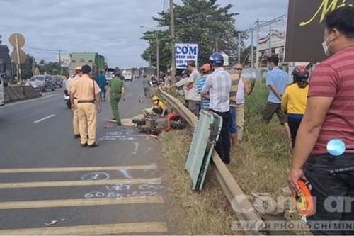Xe tải va chạm xe máy, hai bà cháu tử vong, con gái bị thương
