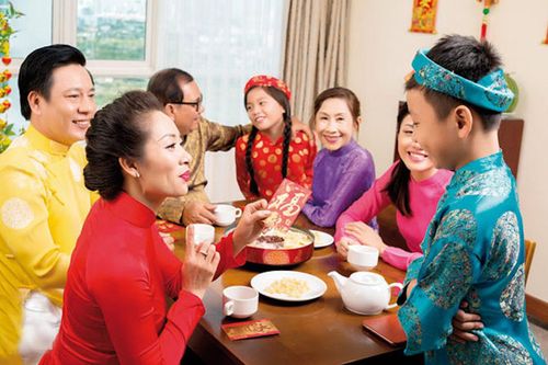 Dạy con hiểu đúng ý nghĩa phong tục lì xì ngày Tết