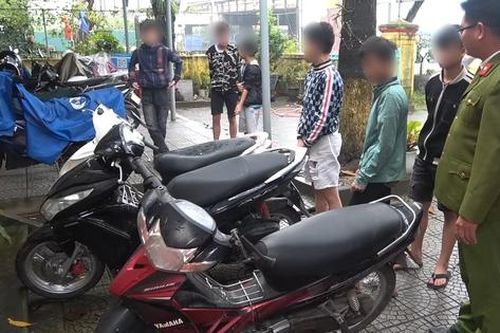 Công an tuần tra đêm phát hiện 6 thiếu niên trộm cắp xe máy