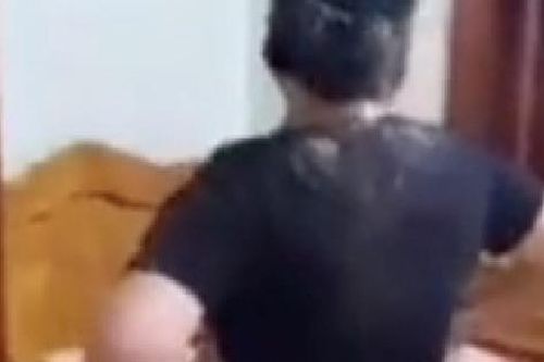 Bị mẹ chồng thức dậy làm việc nhà từ 5h sáng, con dâu 'bật' lại thì bị phũ ngay một câu: 'Nhà nào 7-8 giờ thì cô về đấy mà ở'
