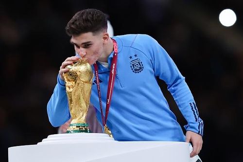 Đề cử FIFA The Best gây tranh cãi