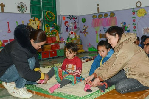 Chung tay giữ ấm cho trò ở vùng cao Tây Bắc