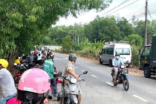 Phát hiện hai nam thanh niên tử vong trong bụi cây ven đường