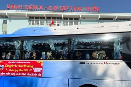 Ấm áp nghĩa tình trên những 'Chuyến xe yêu thương' cho người nhà và bệnh nhân ung thư