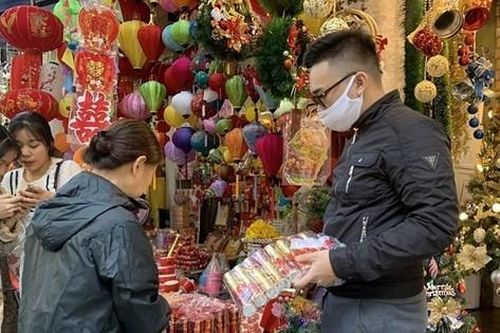 Cửa hàng Z121 'thổi giá' pháo hoa Tết