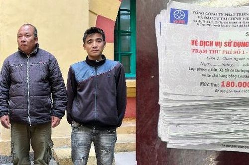 Bắt 3 đối tượng làm giả vé thu phí đường bộ để bán cho lái xe