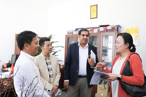 Lãnh đạo IPPF thăm Tạp chí Gia đình Việt Nam