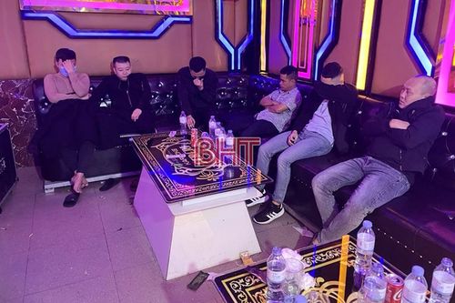Phát hiện 6 đối tượng 'chơi' ma túy trong quán karaoke ở Can Lộc