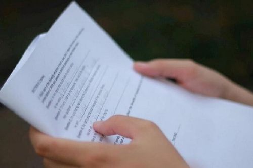 Thương cháu, nữ cán bộ trường học làm lộ đề kiểm tra học kỳ lớp 12 toàn tỉnh