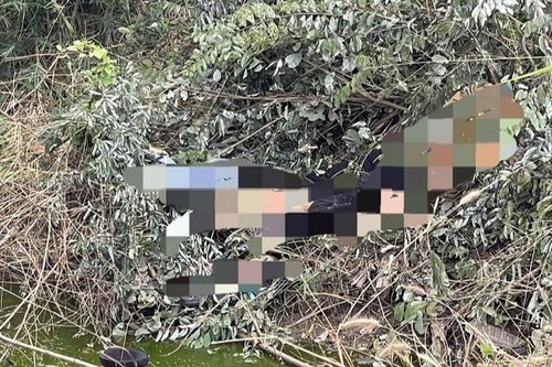 Dưới mương nước ven đường, người dân phát hiện cảnh tượng kinh hoàng