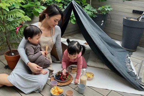 Mẹ dựng lều vải, biến sân thượng thành không gian vui chơi 'cực chill' cho con gái