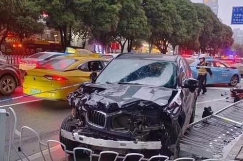 Ô tô lao vào đám đông ở Trung Quốc khiến 18 người thương vong