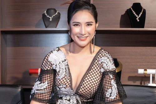 NSƯT Cát Tường 'sợ chết' khi đi giày cao gót quay cảnh hành động bên vách núi
