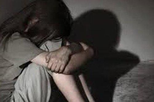 Yêu đương trên mạng, nam thanh niên đưa nữ sinh cấp 2 về nhà quan hệ tình dục