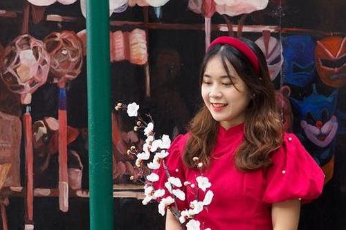 Giới trẻ đổ xô đến check in ở phố bích họa Phùng Hưng dịp cuối năm