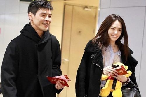 Con trai trùm showbiz Hong Kong xuất hiện bên vợ con giữa ồn ào ly hôn