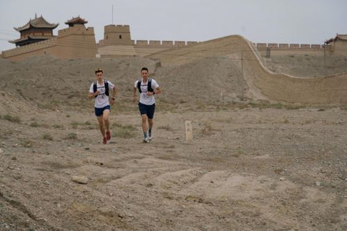 Chạy marathon dọc Vạn Lý Trường Thành suốt 131 ngày