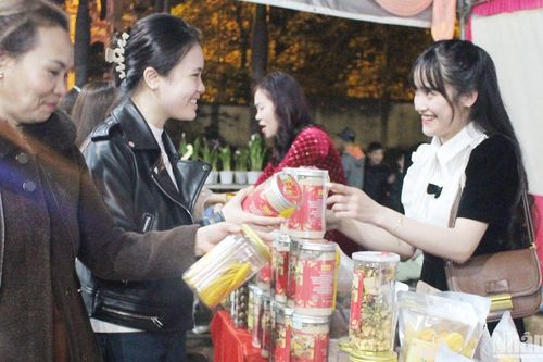 Phiên chợ Tết độc đáo của vùng cao Quảng Trị