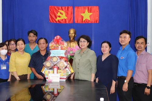 Thăm, chúc tết các trung tâm nuôi dạy trẻ mồ côi, gia đình khó khăn