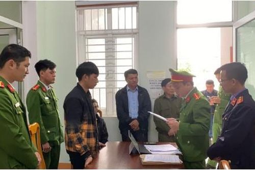 Mãn hạn tù chưa lâu lại bị khởi tố vì tội cố ý gây thương tích