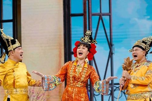 'Táo quân tiền truyện' đầy ắp các vấn đề thời sự và tình cảm gia đình