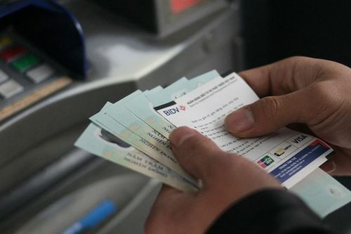 Tiền người khác chuyển nhầm vào tài khoản của mình, xử lý thế nào?