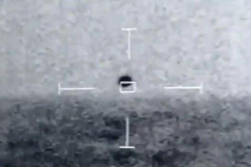 Lầu Năm Góc: Các vụ chạm trán UFO đang gia tăng