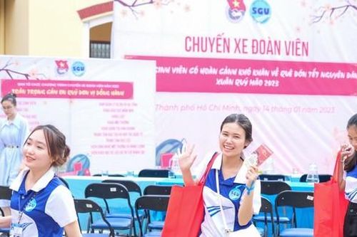 Ấm lòng những chuyến xe đoàn viên đưa sinh viên về quê đón Tết
