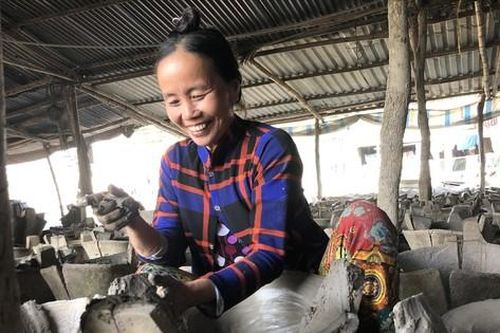 Xứ 'vọc bùn' tất bật vào Tết