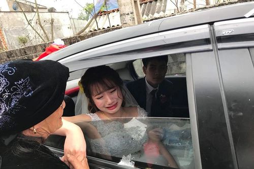 Lấy chồng xa xứ, con gái nghẹn ngào: 'Tết này con chẳng về được mẹ ơi'