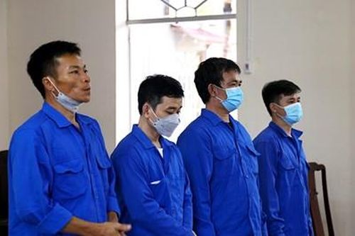 Hơn 30 năm tù cho nhóm sản xuất xăng giả