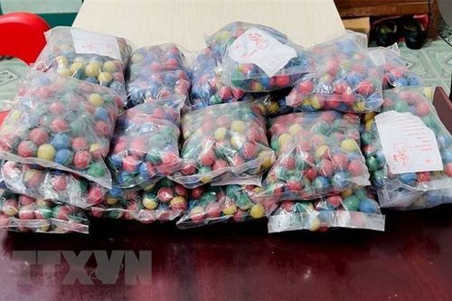 Công an thành phố Hà Nội chỉ cách phân biệt pháo hoa và pháo hoa nổ