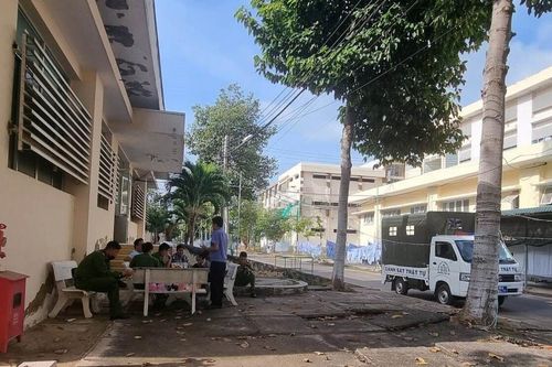 Người đàn ông tắm tại nhà riêng, cửa phòng tắm bất ngờ bị mở toang và diễn biến khôn lường sau đó