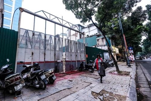 Cựu Phó chánh văn phòng Sở ở Hà Nội bị cáo buộc chiếm đoạt 3 lô 'đất vàng'