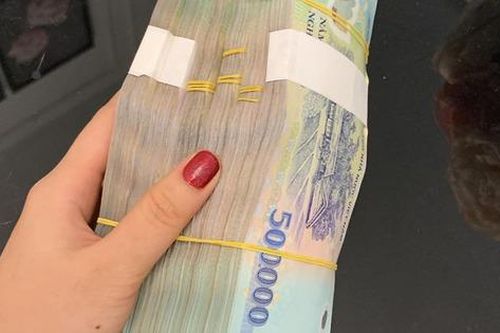 Cô dâu khoe số tiền nhà ngoại cho khi lấy chồng với câu 'Cảm giác an toàn này chỉ có người thân ruột thịt mới có thể đem lại' gây tranh cãi