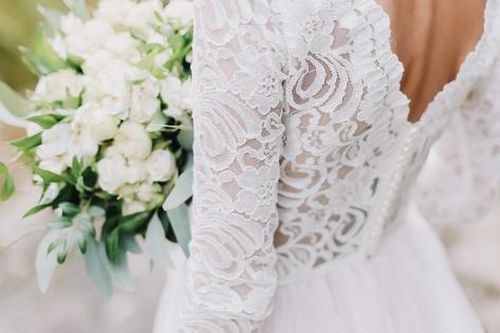 Tiệc cưới sang chảnh nhưng không một ai đến dự, biết nguyên nhân chỉ có thể trách cô dâu