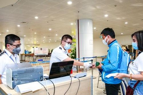 Sáng 14/1: Theo dõi chặt sự xuất hiện các biến thể mới của COVID-19