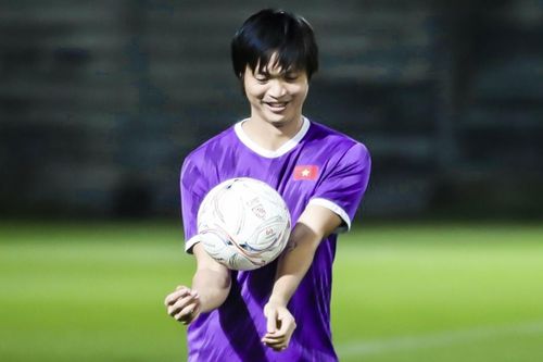 Tuyển Việt Nam tập buổi đầu tiên ở Thái Lan